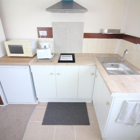 Studio to rent - Photo 3