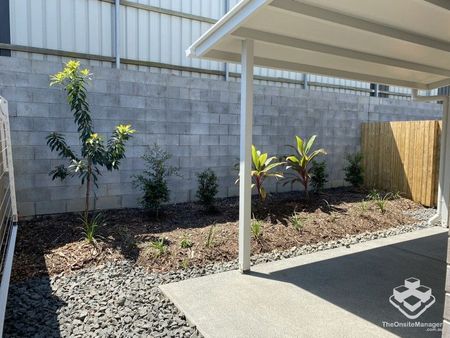 BRAND NEW ULTA MODERN LUXURY 3 BEDROOM TOWNHOUSE WITH DUCTED AIR-CON - First 2 Week Rent Free - Photo 3
