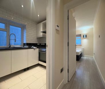 3 bedroom flat to rent - Photo 6