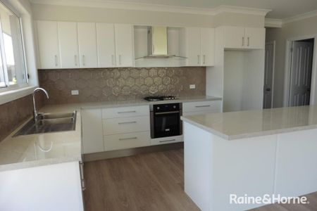 New Estate at Kelso- Available 11.11.25 - Photo 3