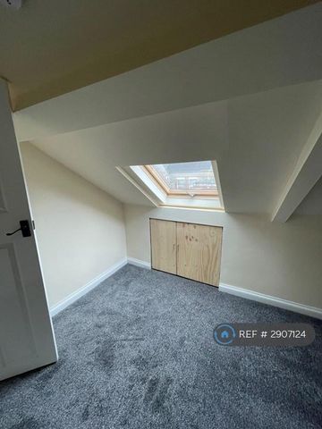 5 bedroom detached house to rent - Photo 2