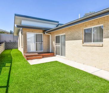 Modern & Light-Filled Contemporary Living - Photo 3