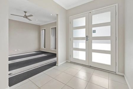 “Spacious Family Home in Heathwood” - Photo 5