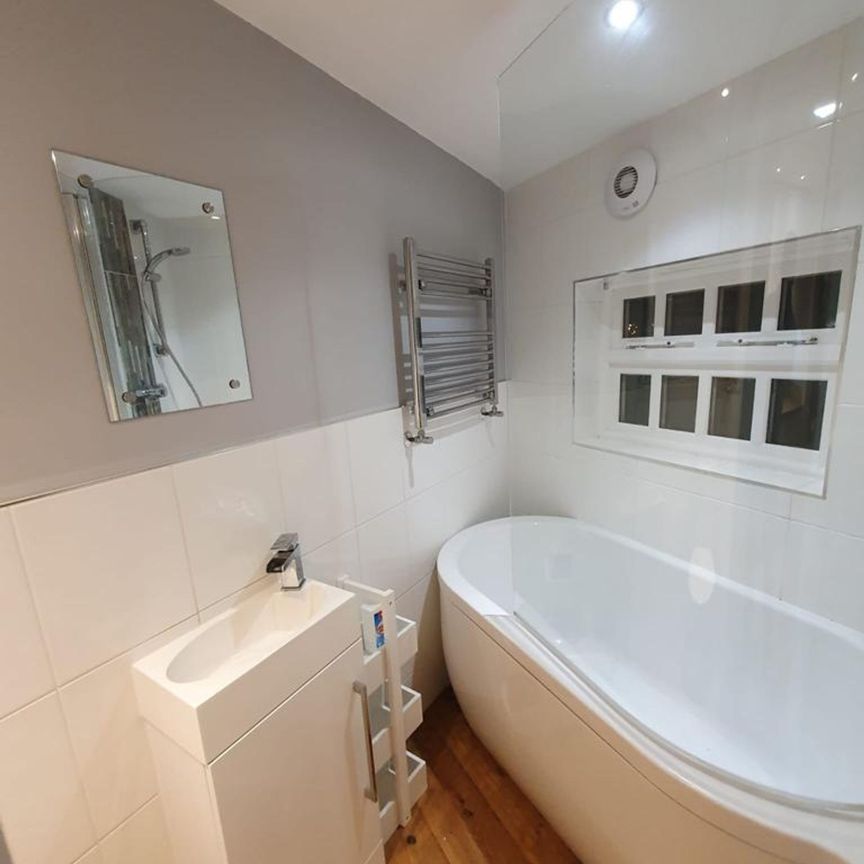 2 bed terraced house to rent in Castle Hill, Kenilworth, CV8 - Photo 1