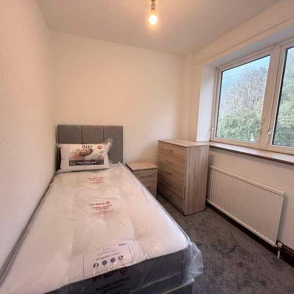 Oakley Road, SO16 - Photo 1