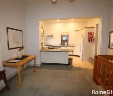 FULLY FURNISHED 1 BEDROOM TOWNHOUSE IN CBD - GAS & ELECTRICITY INCL... - Photo 3