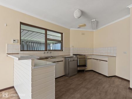 Spacious Family Home in a Convenient Location - Photo 5