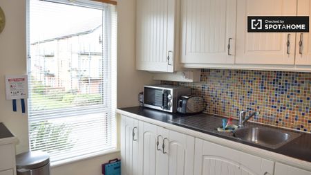 Room for rent in 2-bedroom apartment in Swords in Dublin - Photo 2