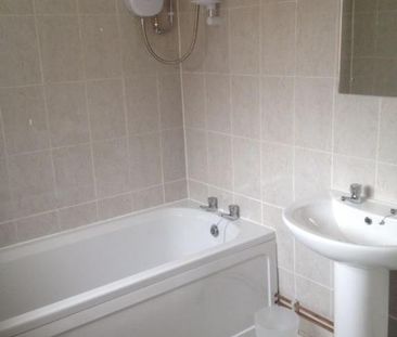 4 bedroom terraced house to rent - Photo 4