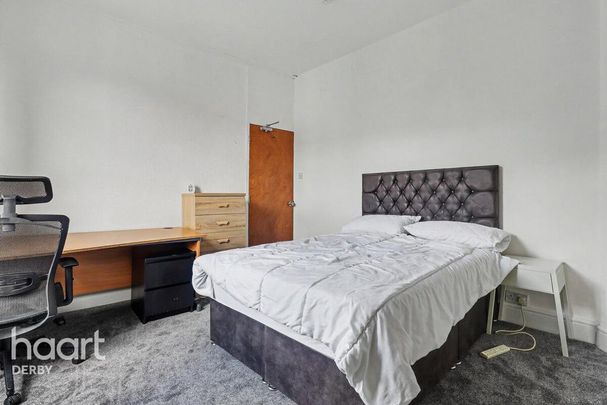1 bedroom in a house share to rent - Photo 1