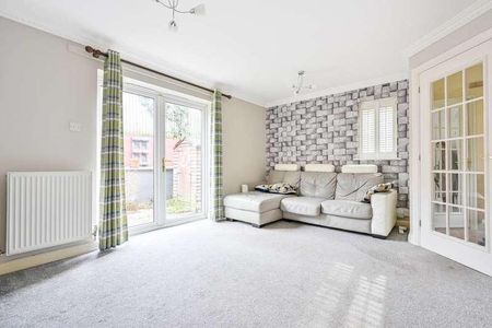 Teal Place, Cheam, SM1 - Photo 2