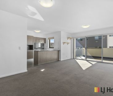 2 Bedroom Unit With Multiple Living Areas! - Photo 1