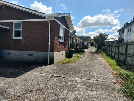 3 bedrooms family home in Papatoetoe - Photo 2