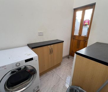 Essex Street - Photo 2