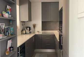 APARTAMENTO T2 REMODELADO - QUINTA BELOURA COM TERRAÇO E PISCINA