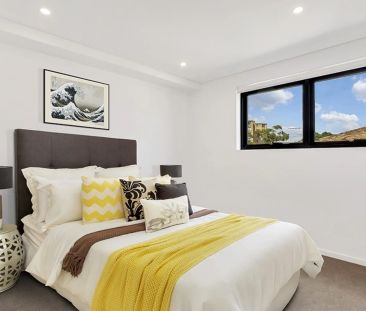 Stunning Brand New Apartment - Photo 3