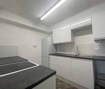 2 bed flat to rent in Springwood Crescent, Edgware, HA8 - Photo 6