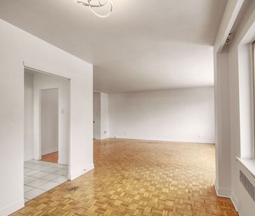 3555 Cote-des-Neiges Road, Montréal, QC - Photo 4