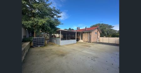 Freshly Upated 3 Bedroom Home with Double Driveway! - Photo 3