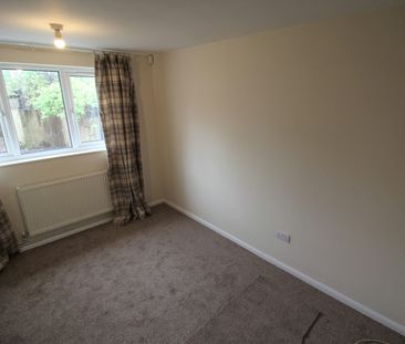 Bungalow to rent on - Photo 2