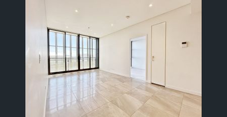 Ultra-convenient city base with views 1-Bed Apartment - Photo 2