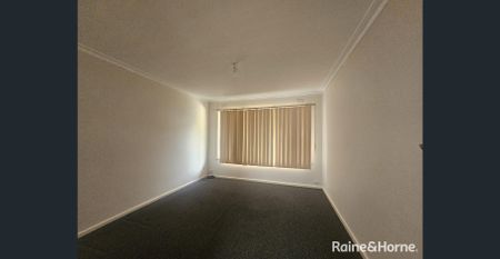 Two Bedroom Unit in Prime St Albans Location - Photo 2