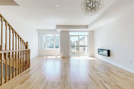 Condo Townhouse For Lease | N9249432 - Photo 2