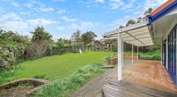 Sunnyvale gem with family-friendly backyard and pet-friendly! - Photo 1