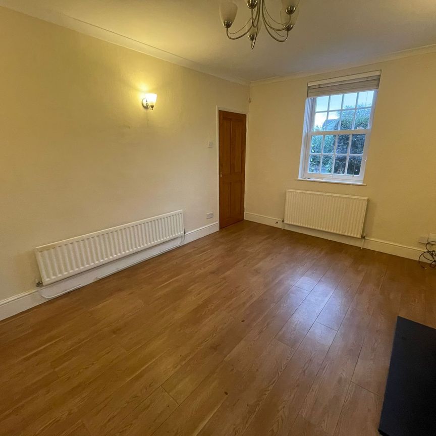 Chobham Road, Knaphill, Woking, Surrey, GU21 2SU - Photo 1