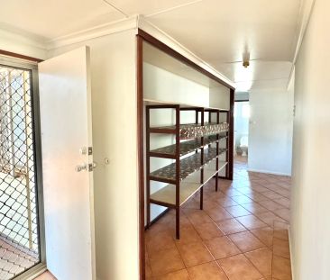 SPACIOUS 3 BED HOME - Photo 1
