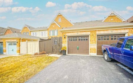 For Lease - 33 Warnford Circle, Ajax, Ontario - Photo 4