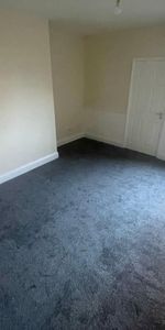 2 bed ground floor flat to rent in South Parade, Gateshead - Photo 3