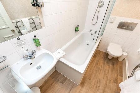 3 bedroom flat to rent - Photo 2