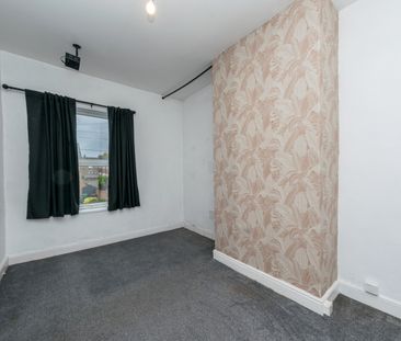 BRIDGE STREET MORLEY LEEDS LS27 0ER - Photo 3