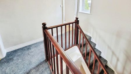 4 bedroom semi-detached house to rent - Photo 3