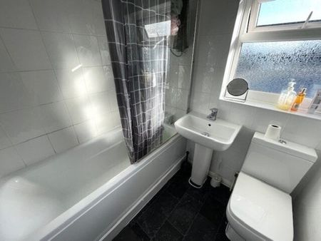 Park Farm Drive, Derby, DE22 - Photo 3