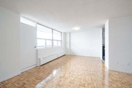 For Lease - 5 Glamorgan Avenue Unit# 901, Toronto, Ontario - Photo 3