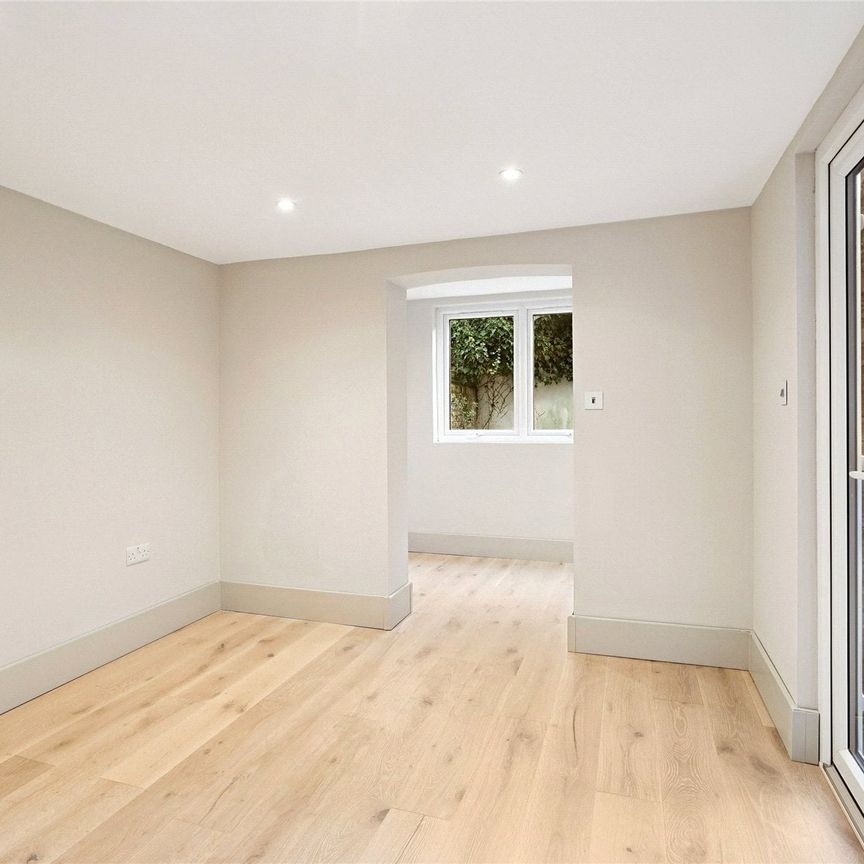 Redburn Street, London, SW3 flat to rent - Photo 1