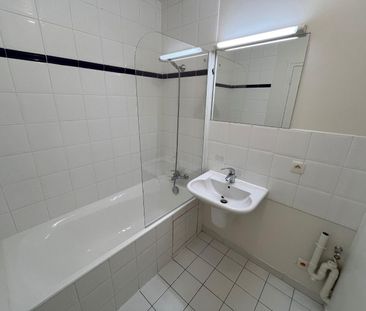 location Appartement T2 DE 57.1m² À PARIS 15 - Photo 3