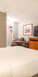 Flexible Fully Furnished Studio Suites - Move in Today!🏖️ - Photo 4