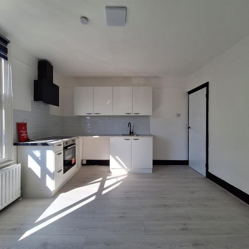 St. Lukes Road, Maidstone ME14, London - Photo 1