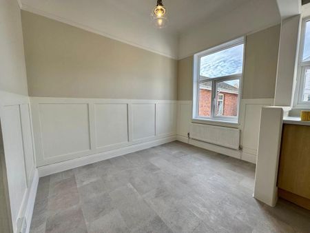3 bedroom flat to rent - Photo 2