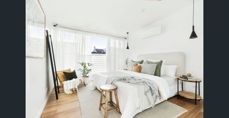 Modern Two Bedroom Terrace in Quiet and Convenient Location - Photo 4