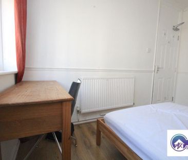 1 Bedroom Room in Flat Share To Rent - Photo 3