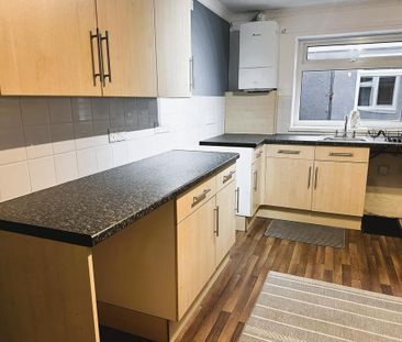 3 bedroom semi-detached house to rent - Photo 2