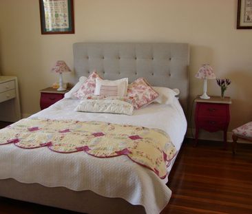 IN A CLASS AND LOCATION OF ITS OWN! SPACIOUS FAMILY HOME. - Photo 5
