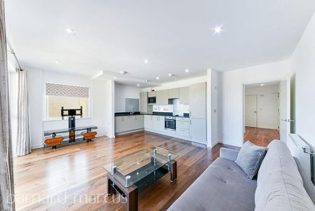 Grahame Park Way, London - Photo 2