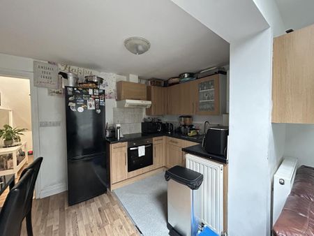 2 bedroom terraced house to rent - Photo 4