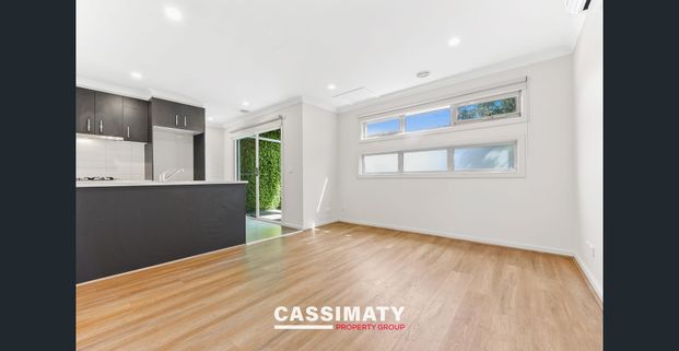 Modern Townhouse in Prime Cranbourne Location - Photo 1