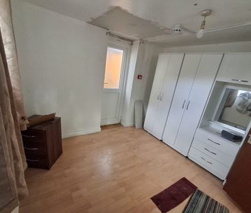 1 Bed Flat, Green Street, E7 - Photo 3